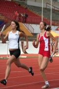 Jelena Turk (desno) druga izmjena u ?tafeti 100-200-300-400m
