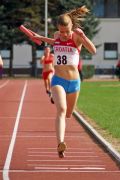 Lucija Kosaber kao prva ulazi ciljem u utrci ?tafeta na 4 x 300 m