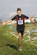 Dino Bo?njak (AK V.Gorica) trijumfalno ulazi u cilj utrke juniora na 6000 m