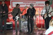 Odlična mlada rock skupina dobro je zagrijala trkače i trenere