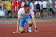 Martin Srša na startu utrke na 400 m za srednje škole