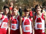 Mlađe kadetkinje prije starta utrke na 800 m