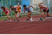 Start u utrci na 100 m za seniorke